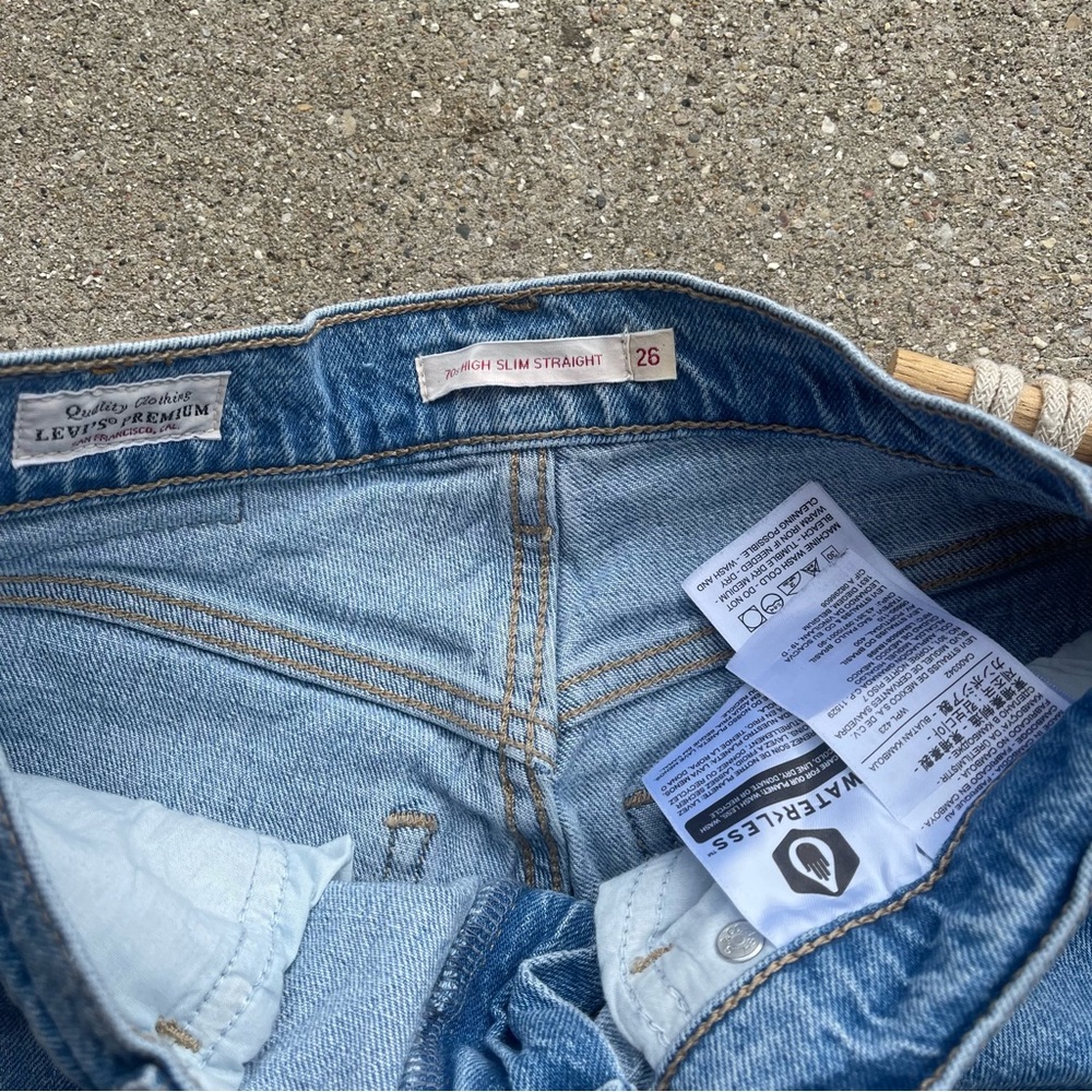 Levi’s Premium High Rise Slim Straight Jeans Size 26 - Picture 4 of 7